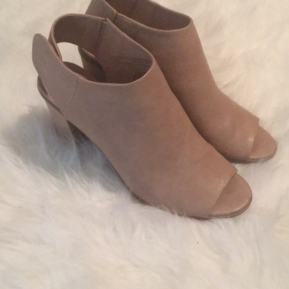 Mossimo Supply Co. Shoes - Nude peep toe shoes with chunky heel!